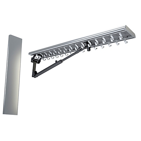 Garderoben-System mit Haken und Halterung an der Wand. Silberne Metalloberfläche, freigestellt auf weißem Hintergrund.