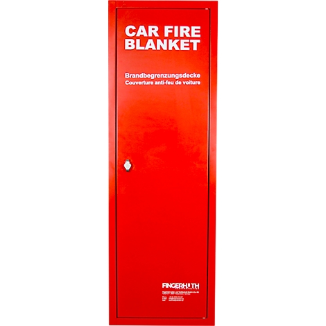 Rote Schranktür mit Aufschrift "CAR FIRE BLANKET". Darunter stehen auf Deutsch und Französisch Informationen. Kleiner Griff.