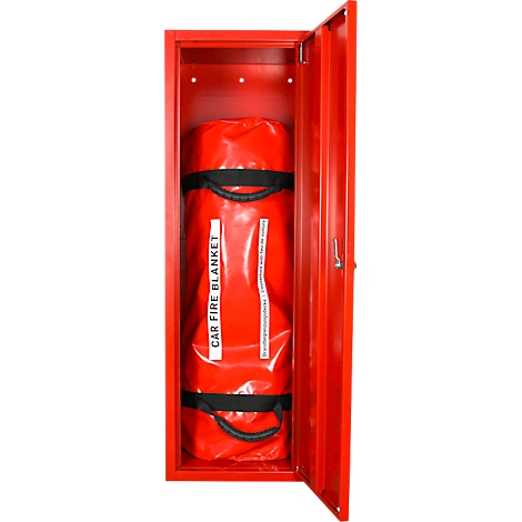 Roter Brandschutzschrank mit offener Tür. Innen liegt eine eingerollte rote Löschdecke mit schwarzem Griff und der Aufschrift "CAR FIRE BLANKET".