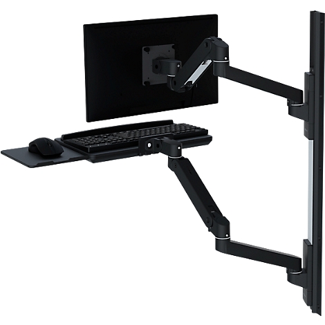 Zwarte monitor met toetsenbord en muis op verstelbare muurarm. Achtergrond wit.