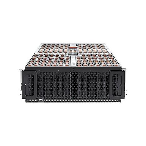 Ein Server mit orangefarbenen Komponenten, schwarzem Gehäuse und Lüftungsschlitzen. Grauer Hintergrund.