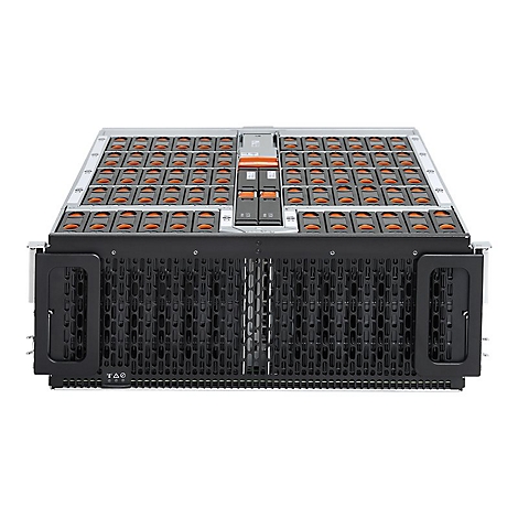 Ein Server-Rack mit mehreren Einschüben für Festplatten; schwarze Fassade mit Lüftungsschlitzen, graue und orangefarbene Details.