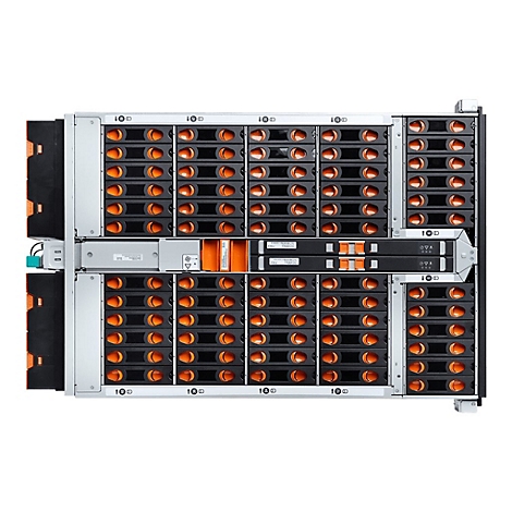 Großer Server-Rack mit schwarzen Einschüben und orangefarbenen Akzenten. Gut sichtbar sind mehrere Festplatten.