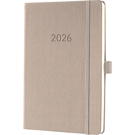Beige notitieboek met het jaartal 2026 op de voorkant. Met elastiek en penlus.