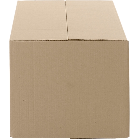 Karton aus brauner Pappe, perspektivisch von oben und der Seite fotografiert.