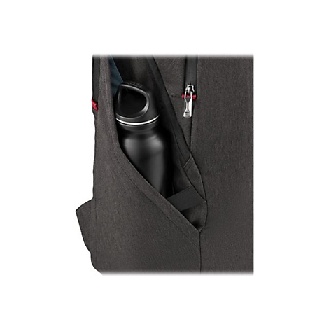 Detailaufnahme einer grauen Stofftasche mit einer schwarzen Trinkflasche in der Seitentasche.