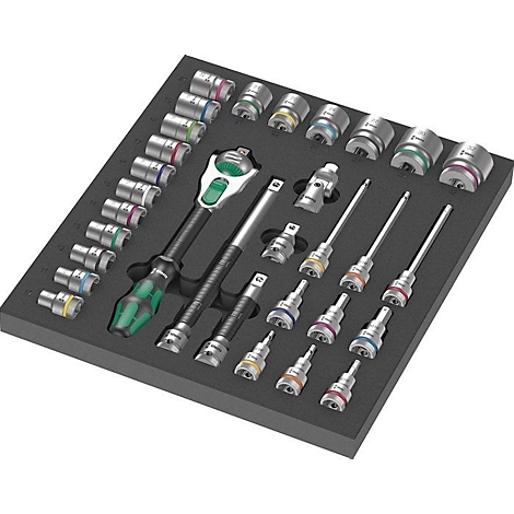 Gereedschapskist met diverse sockets en ratels. Een set voor reparatie en onderhoud.
