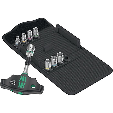 Kit d'outils avec cliquet et divers accessoires, rangés dans un sac noir.