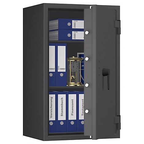 Grauer Tresor, halb geöffnet. Im Inneren blaue Ordner, ein goldene Pendeluhr und weitere blaue Ordner mit Aufschrift.