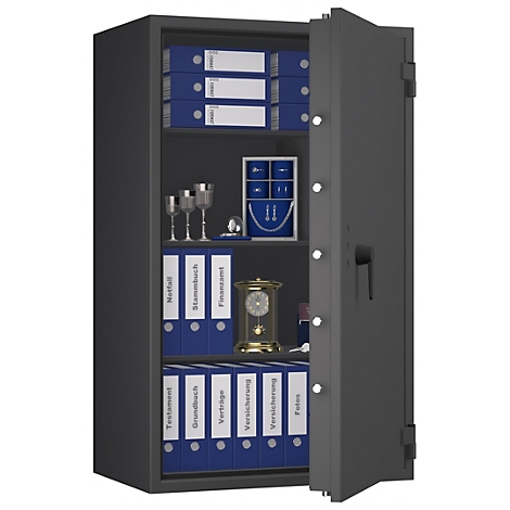 Grauer Tresor mit geöffneter Tür, gefüllt mit Ordnern, Gläsern und einer Uhr.