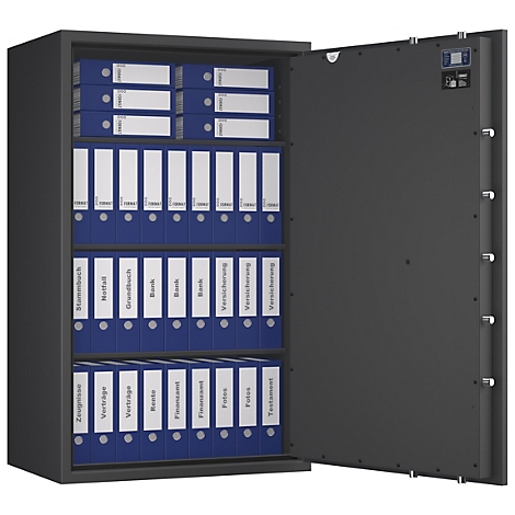 Ein geöffneter, grauer Tresor mit blauen Ordnern. Einige Ordner sind beschriftet, z.B. „Versicherung“. Auf der Innenseite der Tür ist ein Bedienfeld.