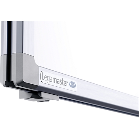 Detailaufnahme einer silbernen Eckverbindung mit Legamaster-Logo.