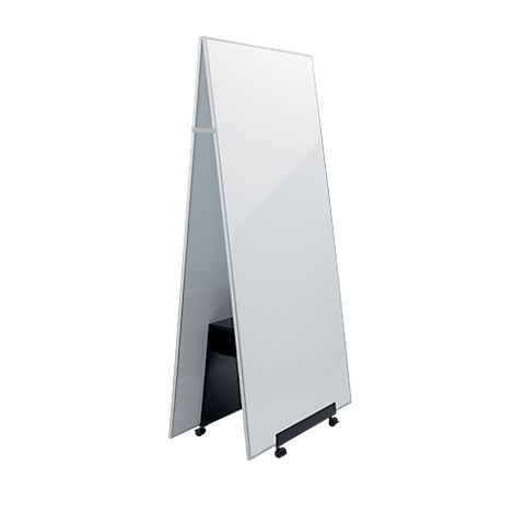 Wit, A-vormig staand whiteboard op wieltjes, ideaal voor presentaties en notities.