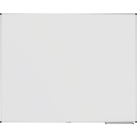 Groot, wit whiteboard met een zilveren frame. Een zwarte pennenhouder bevindt zich in de rechter benedenhoek.