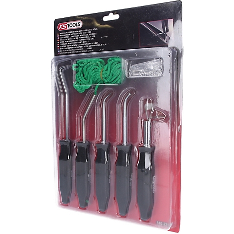 Werkzeug-Set in Kunststoffverpackung. Enthält Haken, Seil und kleine Teile. Schwarze Griffe, silberne Werkzeuge.