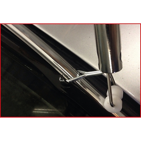 Nahaufnahme: Werkzeug platziert in Metallleiste. Am Ende Kugeln.