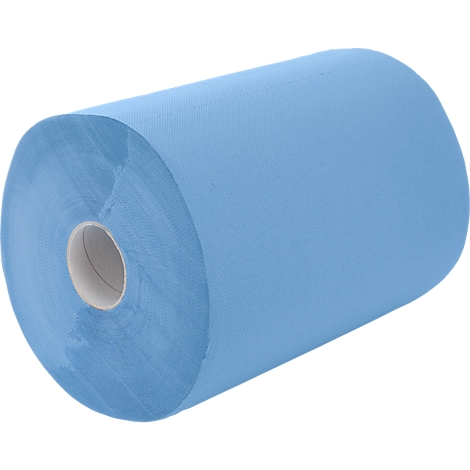 Eine hellblaue Papierrolle für einen Handtuchspender vor weißem Hintergrund.