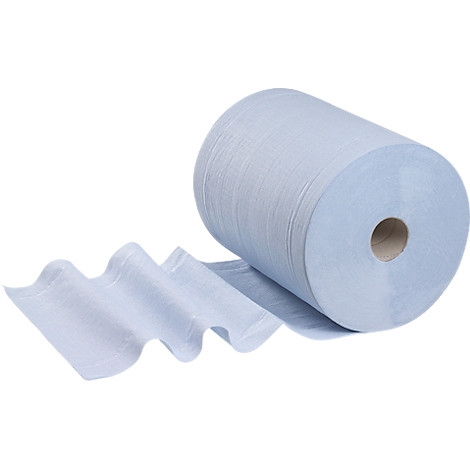 Blaues Papierhandtuch auf Rolle. Das Papier wird abgerollt, mit gewellten Falten. Auf weißem Grund.