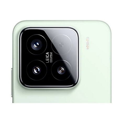 Nahaufnahme der Kamera eines grünen Smartphones. Vier Linsen, Leica-Logo und Beschriftung.