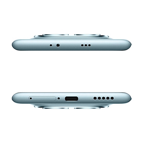 Ober- und Unterseite eines hellblauen Smartphones mit Kameraausbuchtung, Mikrofonöffnungen, USB-C-Anschluss und Lautsprecher.