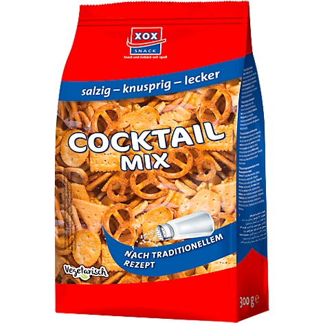 Un sachet de cocktail mix. L'emballage est rouge avec du texte bleu, le produit est visible au milieu. L'emballage indique "Cocktail Mix", "salé-croustillant-délicieux".