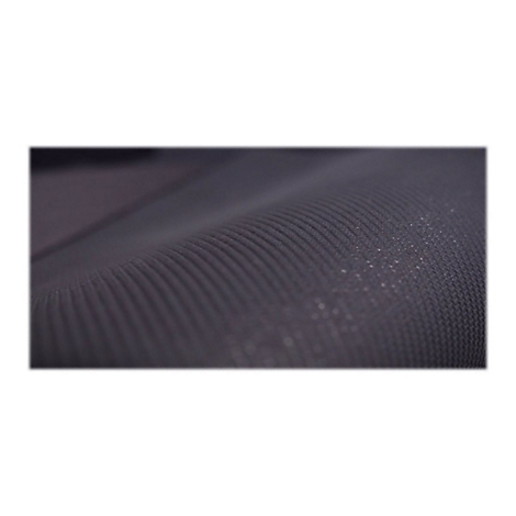 Nahaufnahme einer schwarzen, strukturierten Oberfläche. Die Textur zeigt gerillte und gewebte Muster.