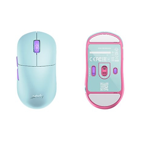 Hellblauer kabelloser Xtrfy-Gaming-Maus mit pinken und lila Akzenten. Von oben und unten dargestellt, Details auf der Unterseite.