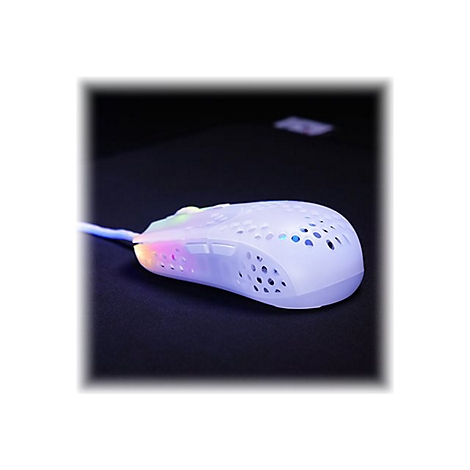 Weisse Gaming-Maus mit Löchern. Regenbogenfarbene Beleuchtung an der Seite. Der Hintergrund ist schwarz.