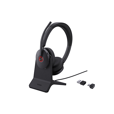 Schwarzes Yealink Headset auf Ladestation mit USB-Dongles vor weißem Hintergrund.