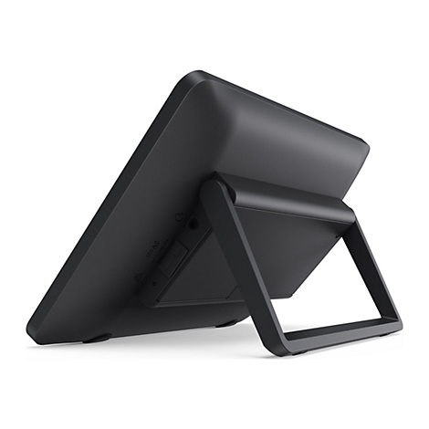 Tablette noire avec support, vue arrière. Les connexions pour l'alimentation et les écouteurs sont visibles. Le support est triangulaire.