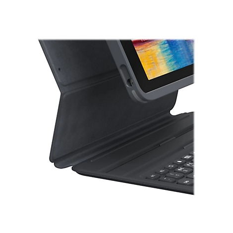 Detailaufnahme einer schwarzen Tablet-Hülle mit integrierter Tastatur, teilweise aufgeklappt. Ein Tablet ist im Gehäuse zu sehen.