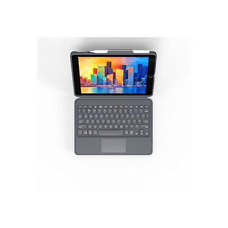 Tablette grise avec clavier et stylet. Un paysage urbain est visible sur l'écran. La tablette repose sur une surface blanche.