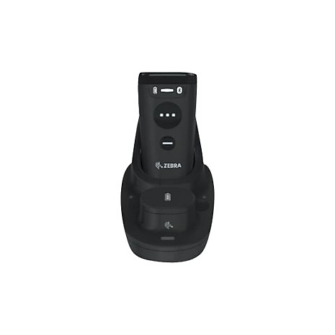 Appareil Zebra noir dans une station de charge. Avec des boutons et le logo Zebra. Sur fond blanc.