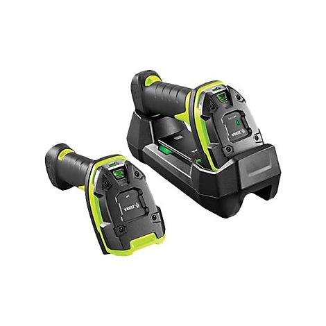 Deux scanners de codes-barres noirs et verts, l'un dans une station de recharge. Le logo Zebra est visible sur les appareils.