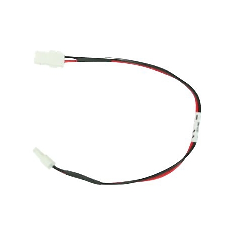 Ein Kabel mit zwei weißen Steckern und schwarz-roten Kabeln auf weißem Hintergrund.