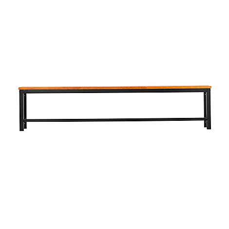 Lange houten bank met zwarte metalen poten, vrijstaand op een witte achtergrond.