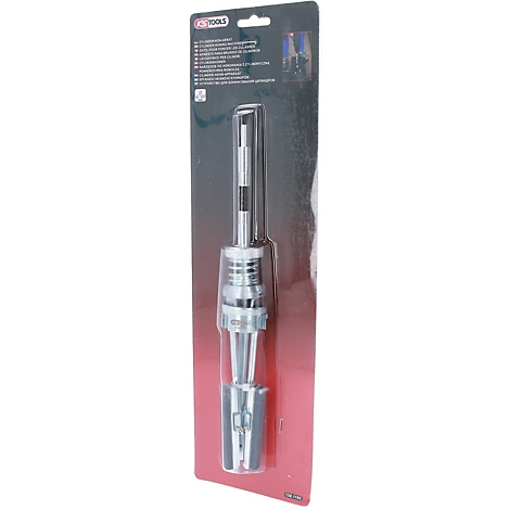 Ein Werkzeug auf einer Produktverpackung. Metall-Werkzeug in Plastikverpackung mit KS TOOLS Logo. Schwarzer Hintergrund, roter Hintergrund.