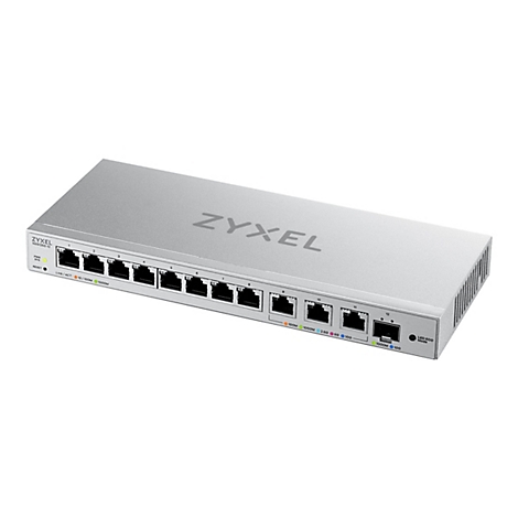 Ein silberner Zyxel XGS1250-12 Switch mit 12 Anschlüssen. Oben steht das Zyxel-Logo. Anschlüsse sind beschriftet, mit LEDs für Aktivität.