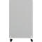 Cloison mobile grise et rectangulaire. Sous le mur, on trouve des supports blancs avec de petites roulettes noires.
