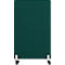 Cloison mobile verte avec roulettes.