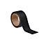 Ein Rolle schwarzes Antirutschband auf weißem Hintergrund.