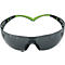 Sicherheitsbrille mit grauen Gläsern und grün akzentuierten Bügeln. Der Rahmen ist schwarz.
