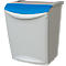 Ein weißer Müllcontainer mit blauem Deckel, grauer Umrandung und geschwungener Front.