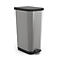Grauer Abfalleimer mit schwarzem Deckel und Fusstritt.