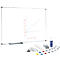 Tableau blanc avec diagramme, stylos, éponge et aimants.