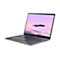 Grauer Laptop mit offenem Display. Auf dem Bildschirm ist ein Bergpanorama mit Wolken zu sehen. Die Tastatur liegt frei.