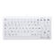 Weiße, wasserfeste Computertastatur mit AZERTY-Layout auf weißem Hintergrund.