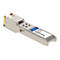 SFP-Kupfer-Transceiver-Modul mit silbernem Metallgehäuse und goldenem Entriegelungshebel, weißes Etikett mit Produktdetails.