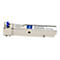 AddOn SFP+ Glasfaser-Transceiver-Modul mit blauem Entriegelungshebel vor weißem Hintergrund.