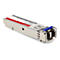 Ein silberner Proline SFP+ Glasfaser-Transceiver mit blauem Entriegelungshebel vor weißem Hintergrund.